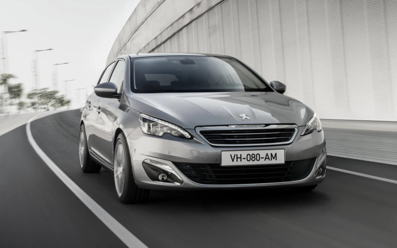Вид спереди Peugeot 308