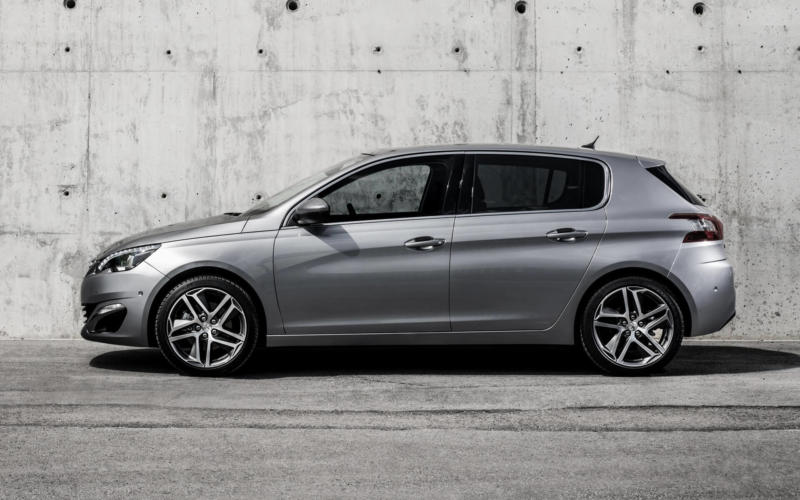 Вид сбоку Peugeot 308