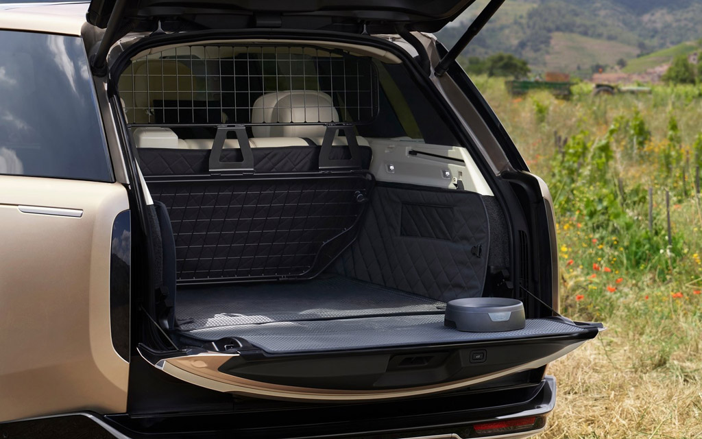 Range Rover 2022, багажное отделение