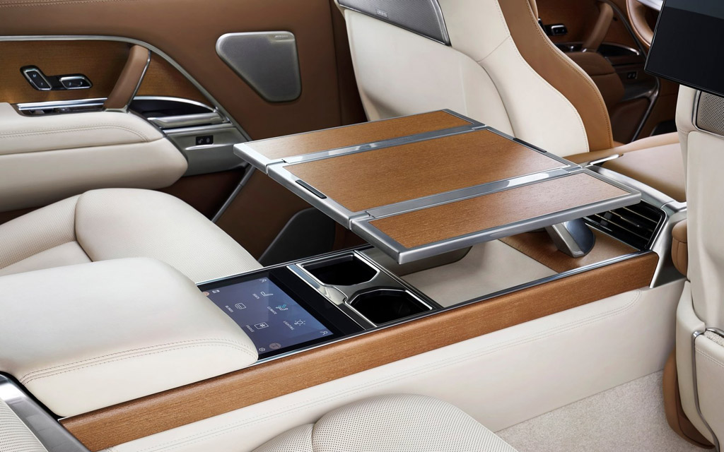 Range Rover 2022, стол для второго ряда сидений