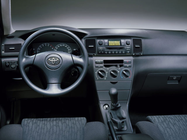 Салон Toyota Corolla e120